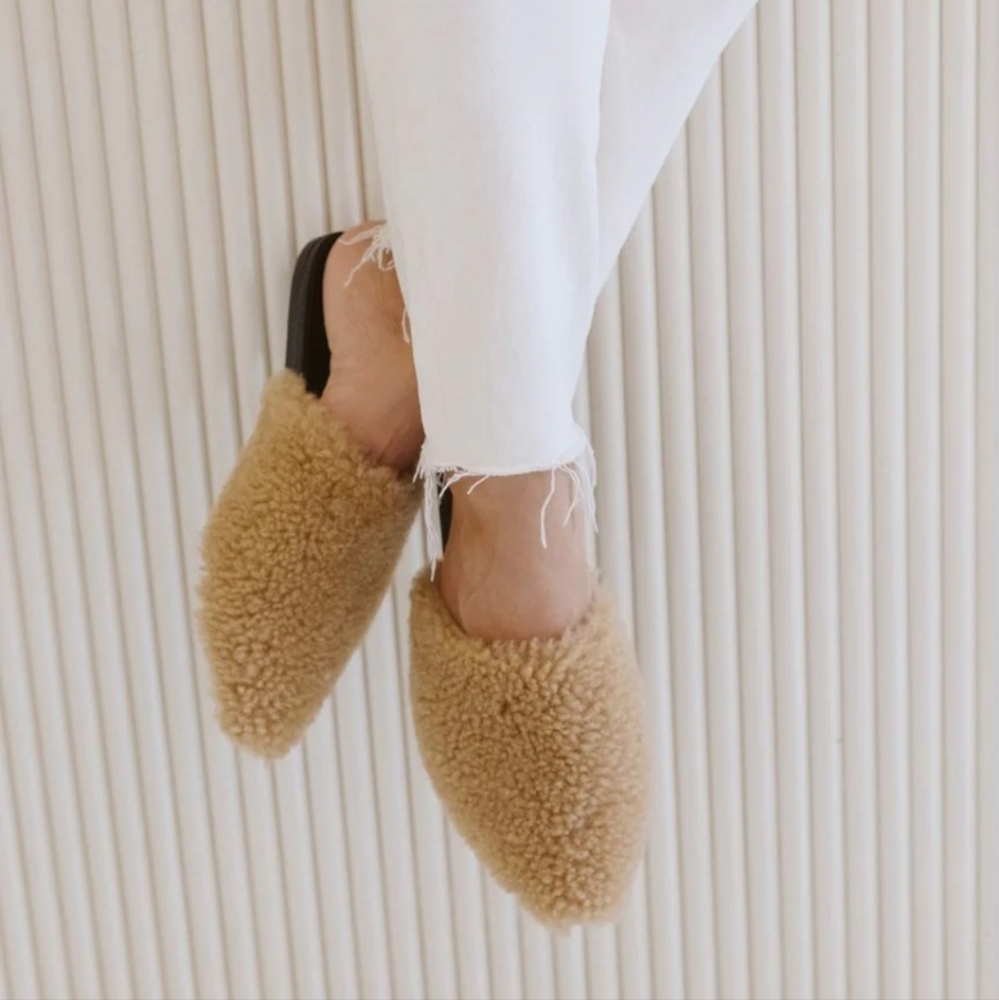 Jenni Kayne shearling mules in natural NWOB - Picture 4 of 12